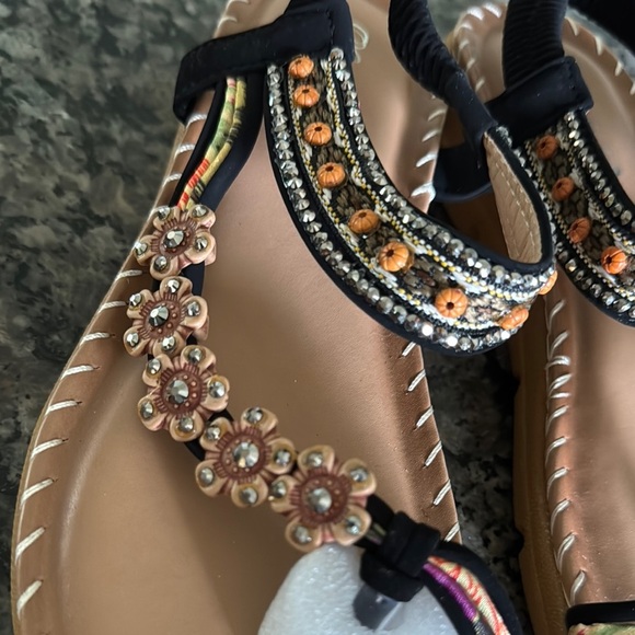 Kinlida Embellished Black and Tan Sandals NWOT 9 - Picture 4 of 10